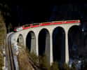 Le Bernina circule sur la ligne de l'Albula, et sur le viaduc de Landwasser, tous deux inscrits au patrimoine mondial de l'Unesco. Le pont, construit entre 1901 et 1903, fait 136 mètres de longueur et 65 mètres de hauteur. Kabelleger, David Gubler, Wikimedia Commons CC by-sa 3.0